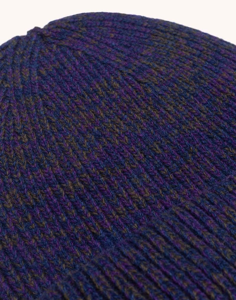 Detail der melierten Strickstruktur des OLOW Falco Beanies